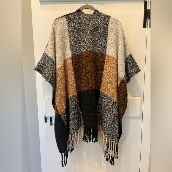 Echo Winter Shawl - Picture 3 of 4